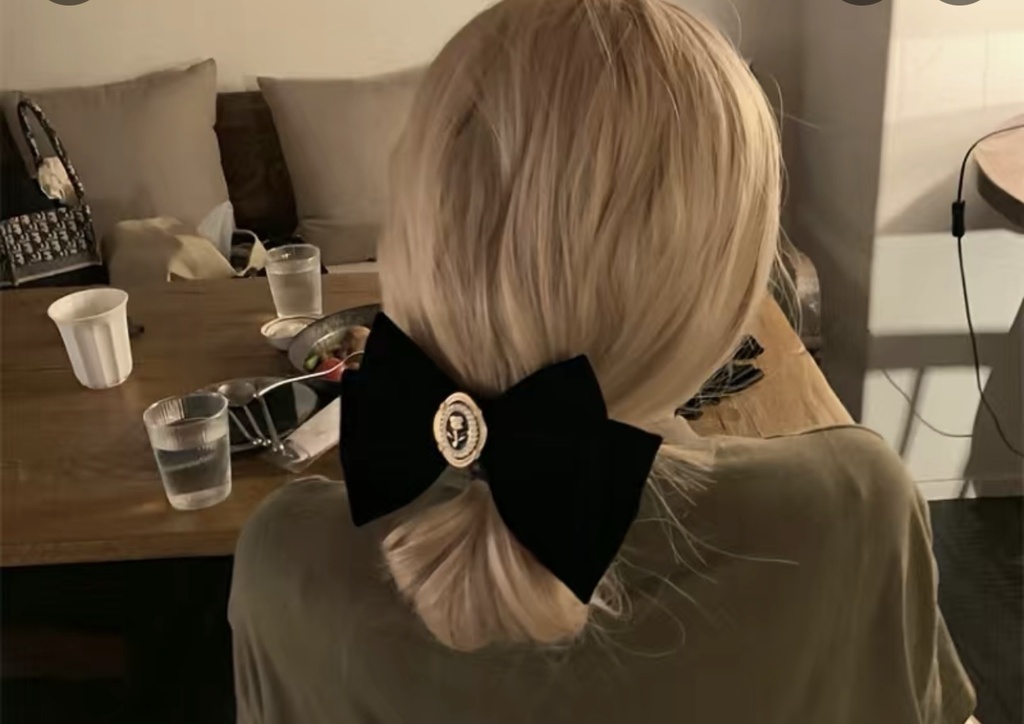 Vintage hair bow clip