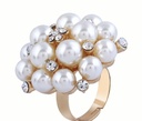 Pearls cluster ring
