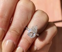 Exquisite teardrop shaped cubic zircon ring 