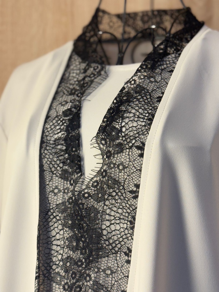 The lady lace abaya