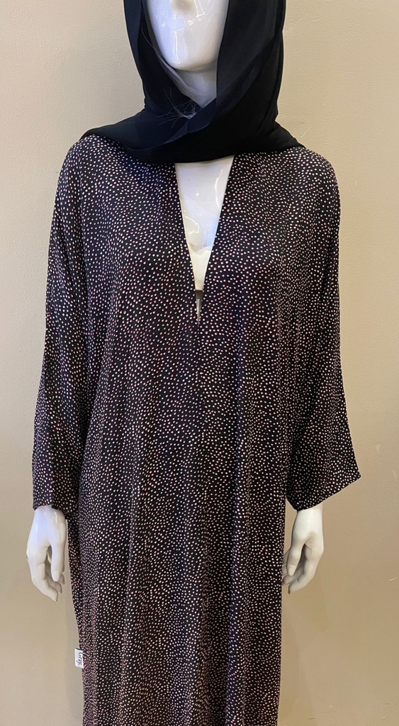 Black and white patterned abaya for a stylish and versatile look