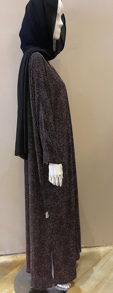 Black and white patterned abaya for a stylish and versatile look