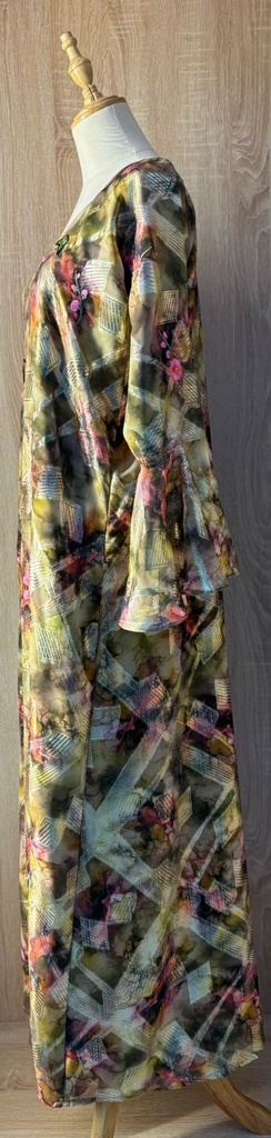 Elegant Dress With Beautiful Flower Design