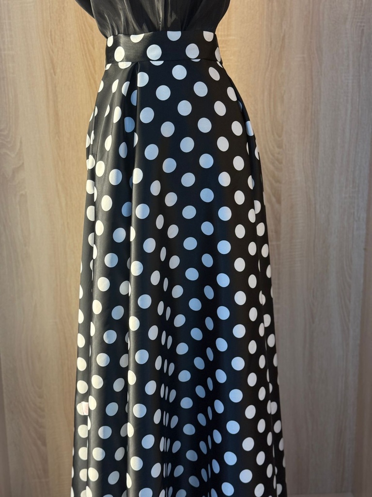 Classic black shirt and a white big polka dot skirt & abaya set 