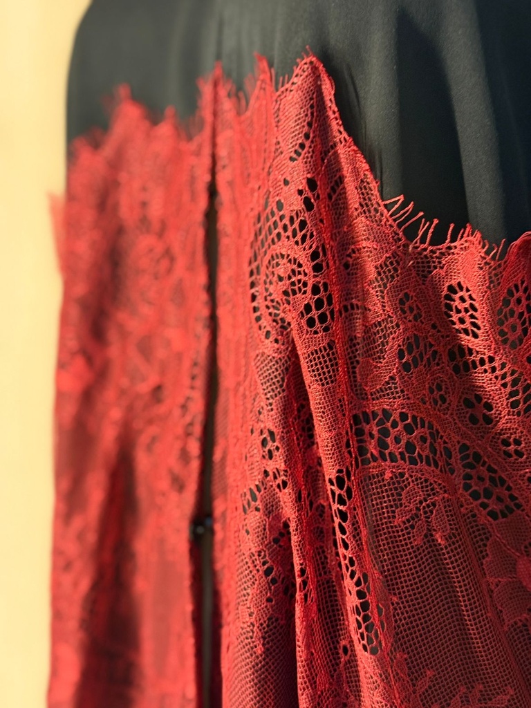 Elegant Lace Embrace Abaya