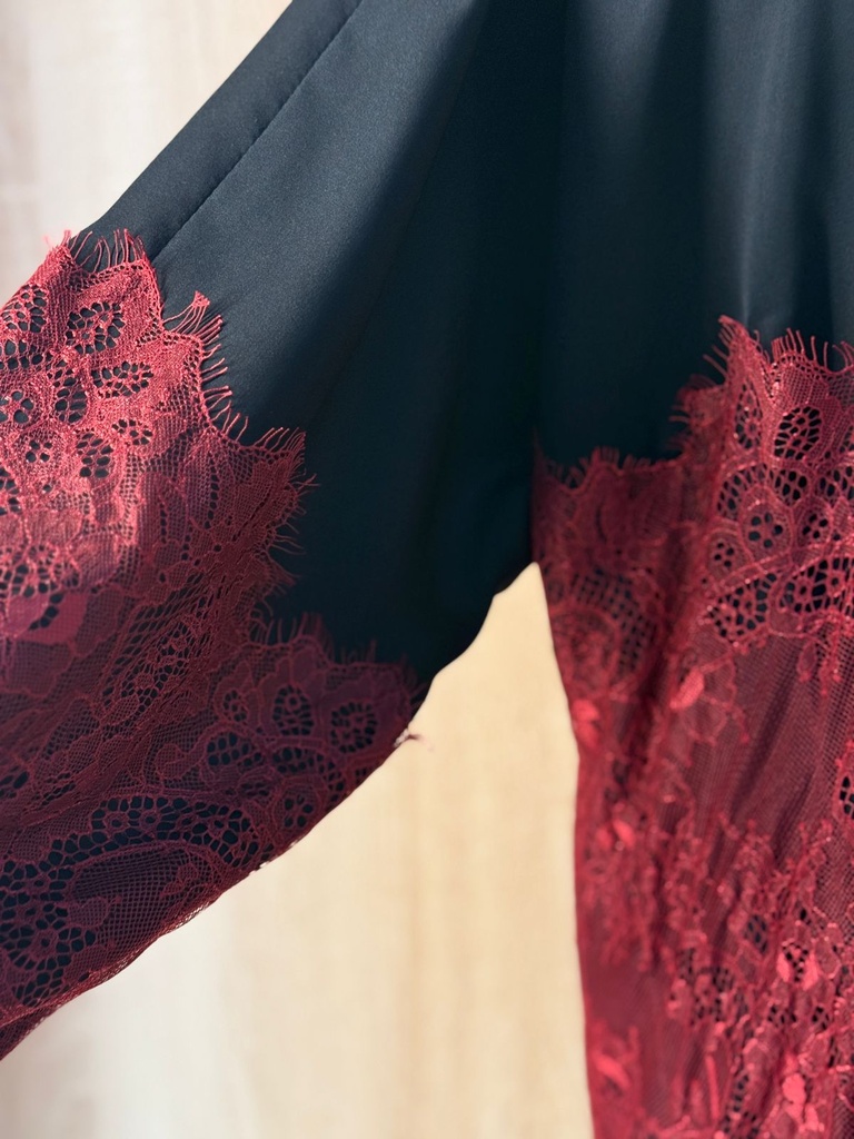 Elegant Lace Embrace Abaya