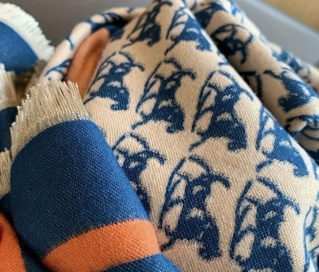 Horse two colors shawl   