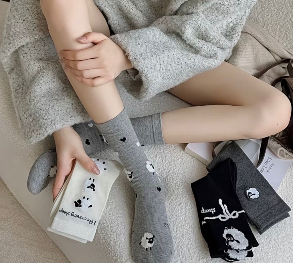  Cartoon Sheep Pattern Mid-Calf Socks