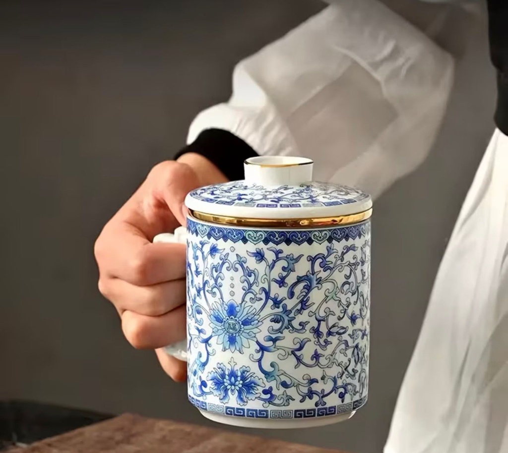  Tea Mug with Built-in Strainer 