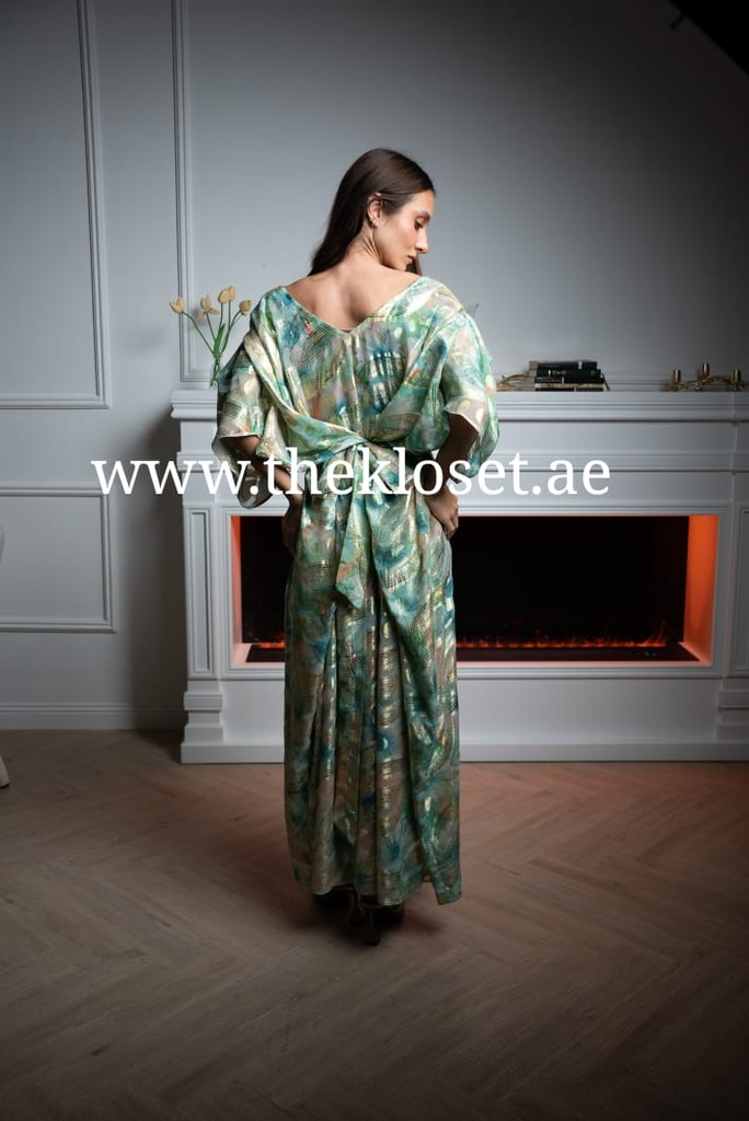 Elegant Glittering Green Dress with a Touch of Sophistication
