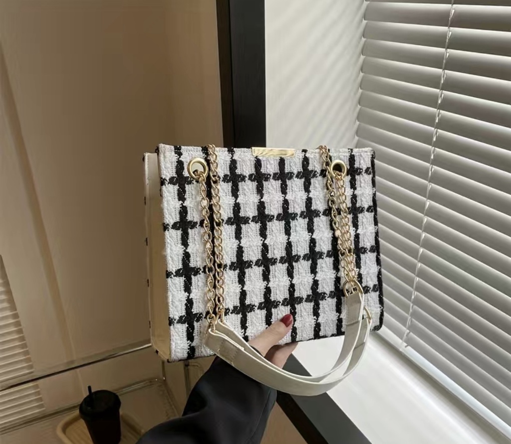 Niche Pattern Square Bag