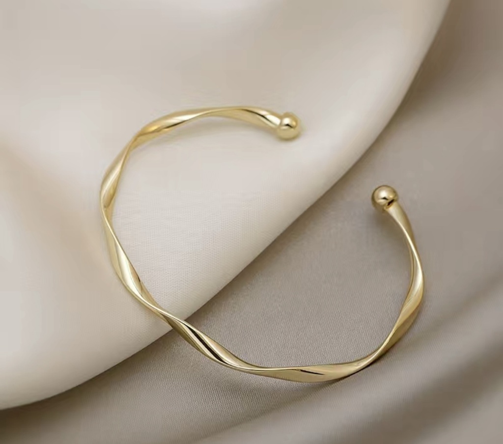 Möbius Open Bracelet