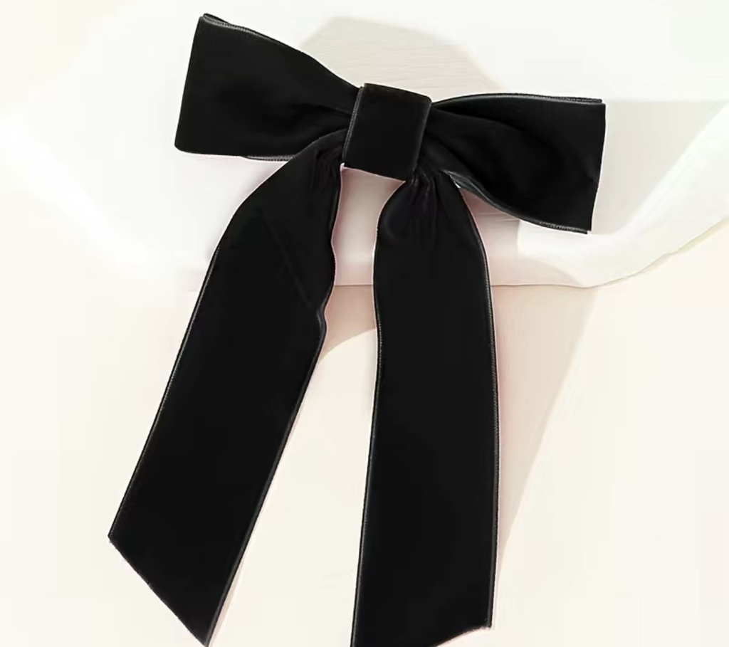 Elegant velvet hair bow