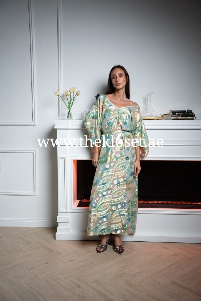 Elegant Glittering Green Dress with a Touch of Sophistication