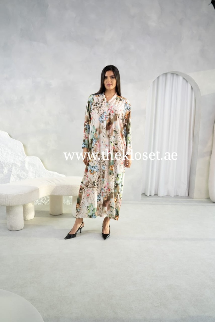 فستان حرير مطبوع عليه زهور