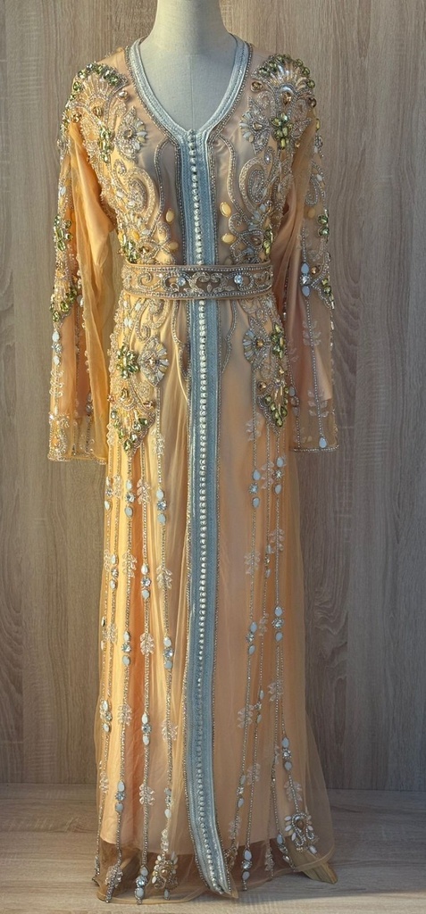 Elegant Dress Featuring Exquisite Embroidery Design