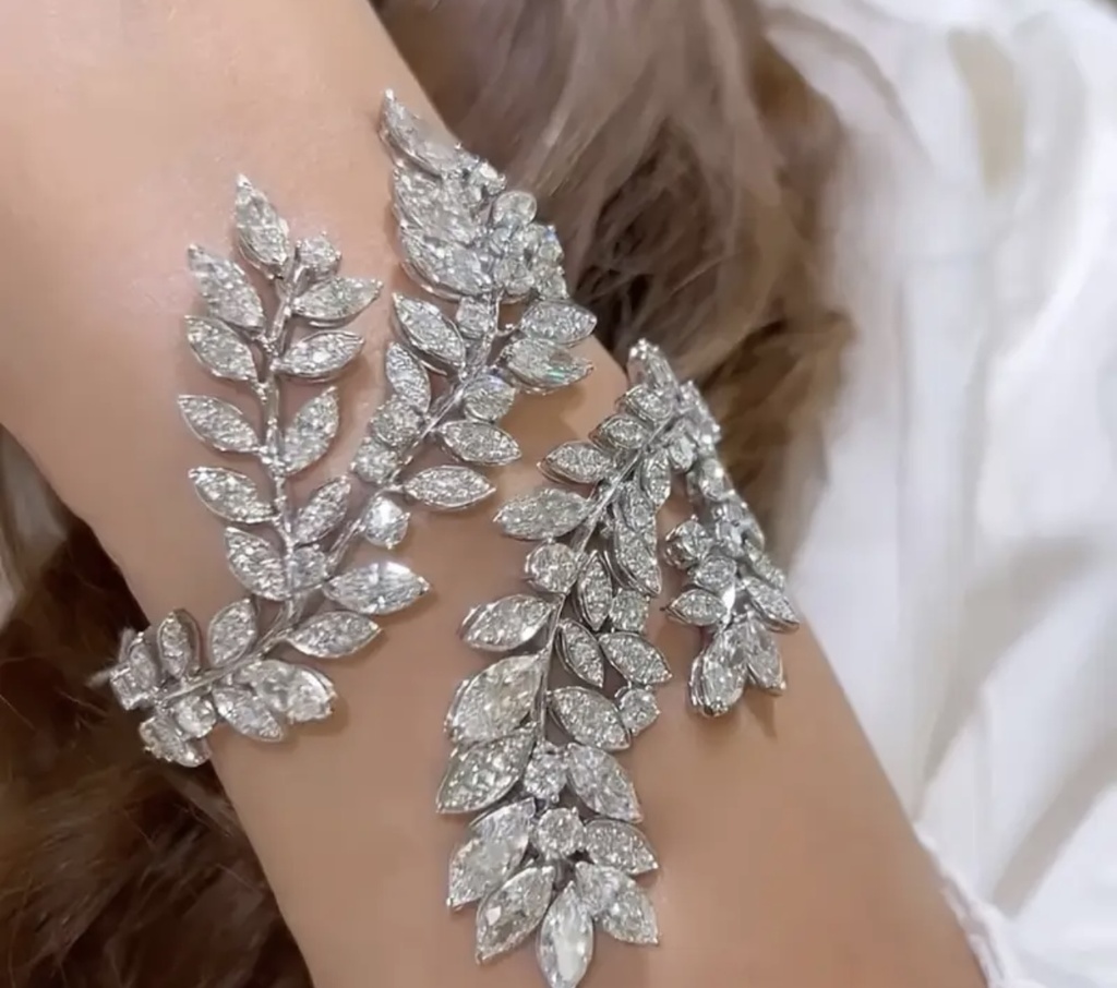 Leaf zircon cuff bracelet 