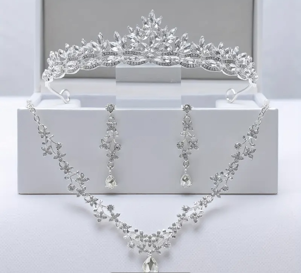Bridal delicate crystal tiara and jewelary set 