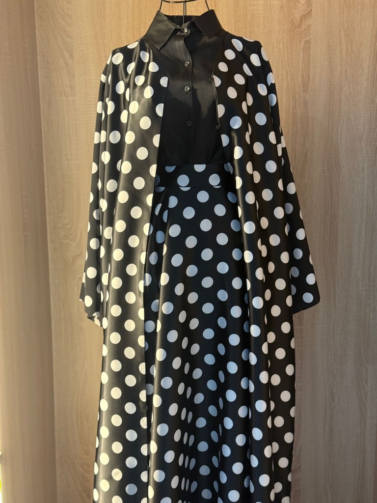 Classic black shirt and a white big polka dot skirt & reversible abaya 