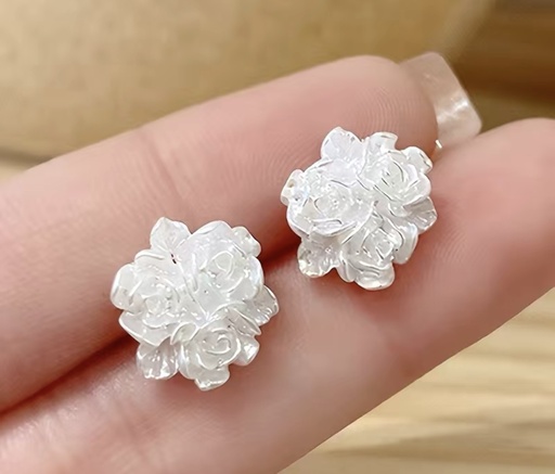 [84530508] White flower earrings