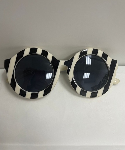 [60600798] Black & White Striped Sunglasses 