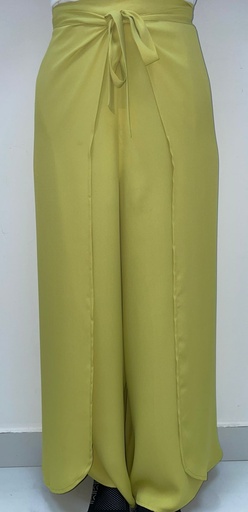 [72929336] The design of the women's skirt resembles that of pants