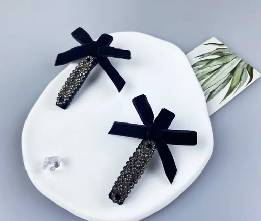 [61929550] Two velvet rhinestones hair clips