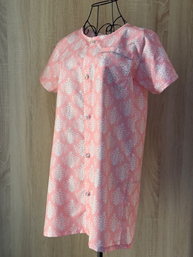 [00030070] Patient Gown With Button Closure 