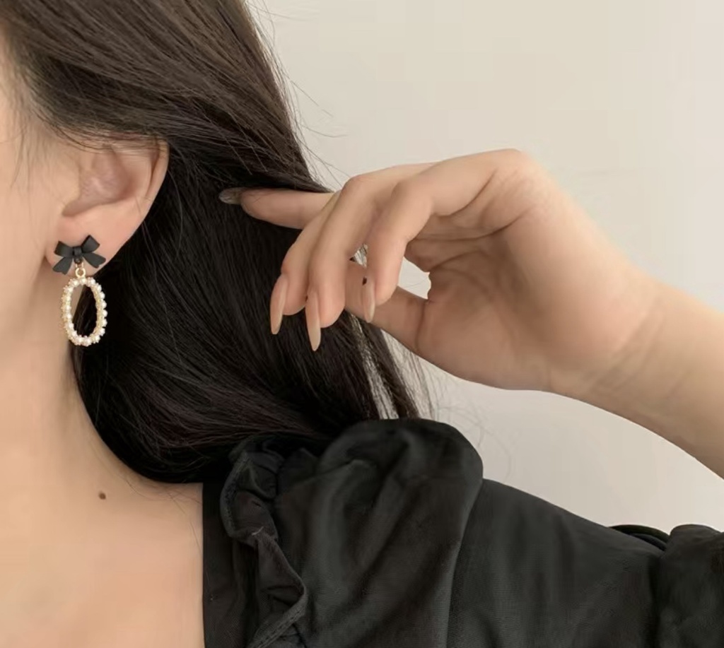 Pearl loop bow earrings