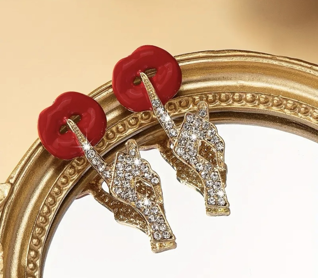 Lips studded earrings