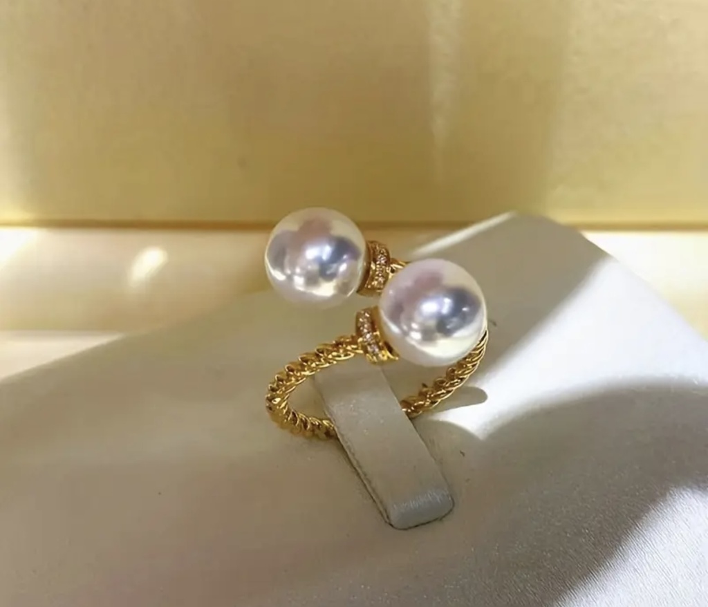 Golden pearls vintage  ring