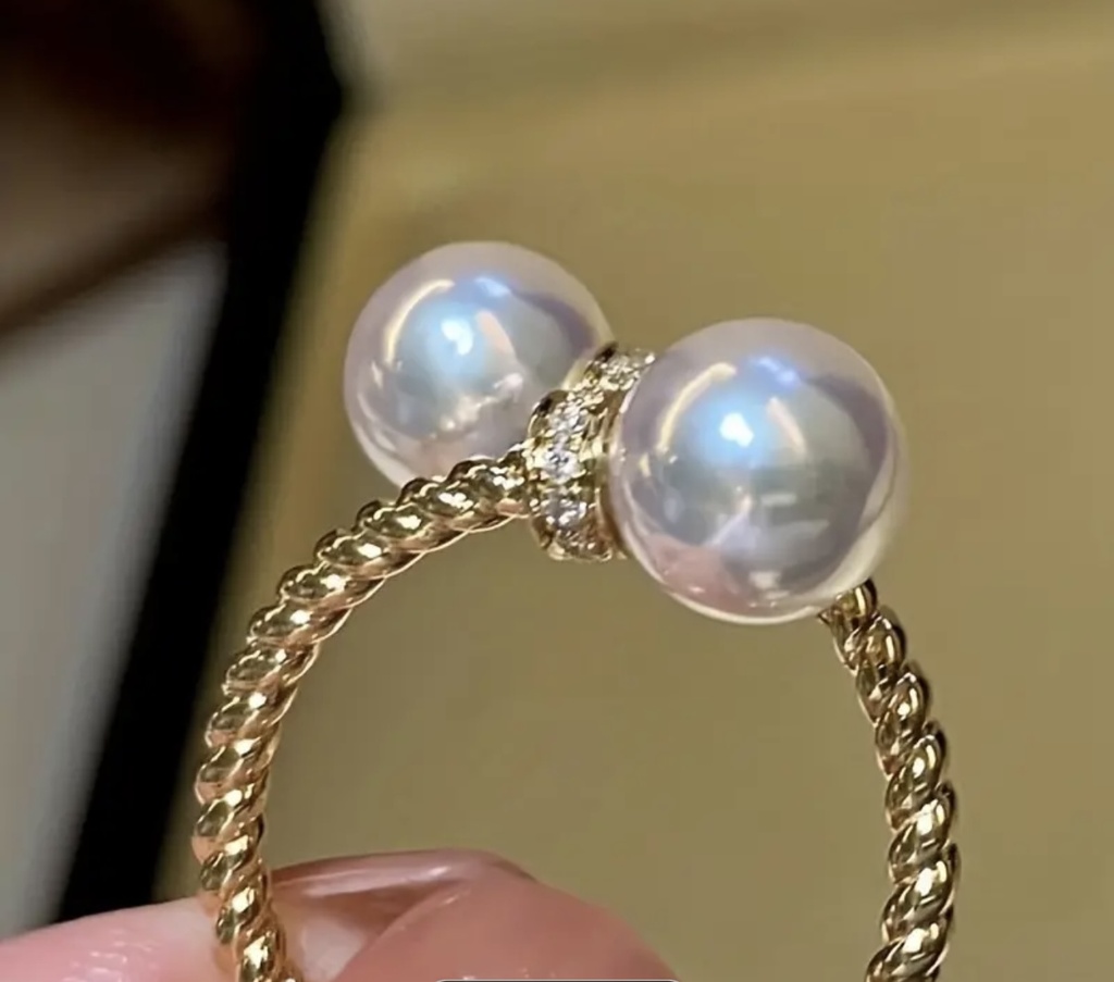 Golden pearls vintage  ring