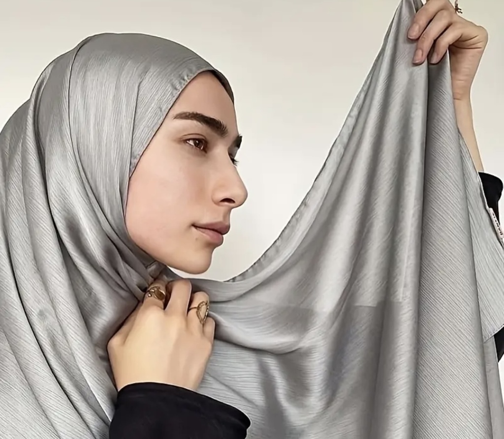 Warm solid color satin Shaila 