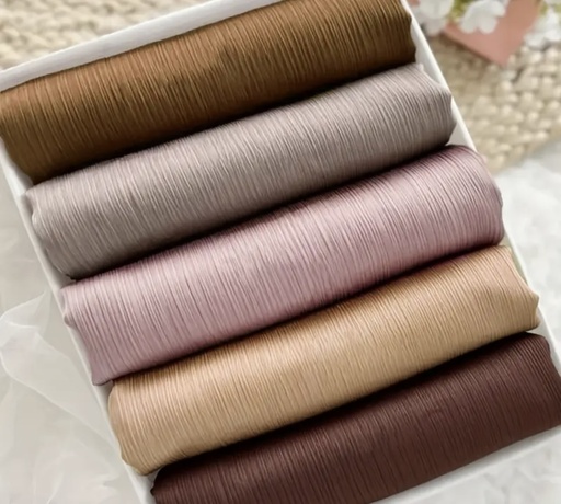 Warm solid color satin Shaila 